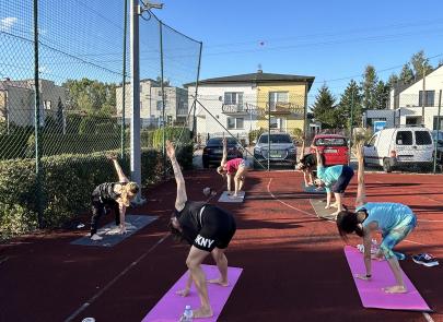 Joga na boisku Orlik