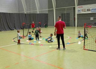 Piłkarskie emocje dla najmłodszych w CSR