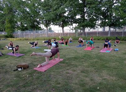 Joga w plenerze — lipiec pełen relaksu!