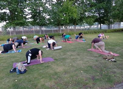 Joga w plenerze — lipiec pełen relaksu!