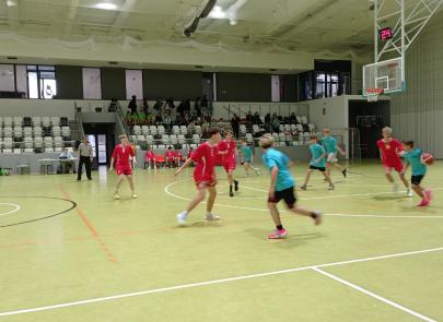 Zacięta Walka na Parkiecie – Międzyszkolny Turniej w Koszykówkę