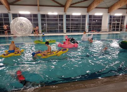 Karnawałowa magia na basenie – dziękujemy za wspólną zabawę!