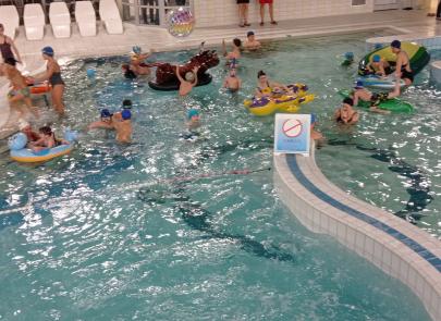 Karnawałowa magia na basenie – dziękujemy za wspólną zabawę!