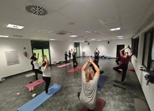 Wtorkowy wieczór z jogą – czas na ukojenie i nową energię!