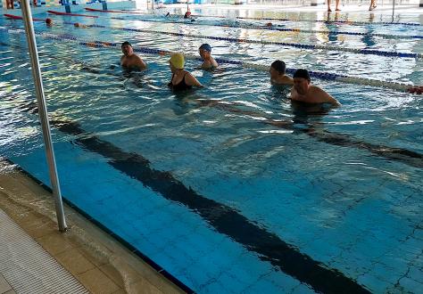 Zajęcia Klubu Seniora na pływalni