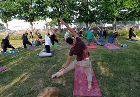 Joga w plenerze — lipiec pełen relaksu!