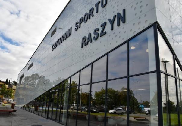 budynek Centrum Sportu w Raszynie